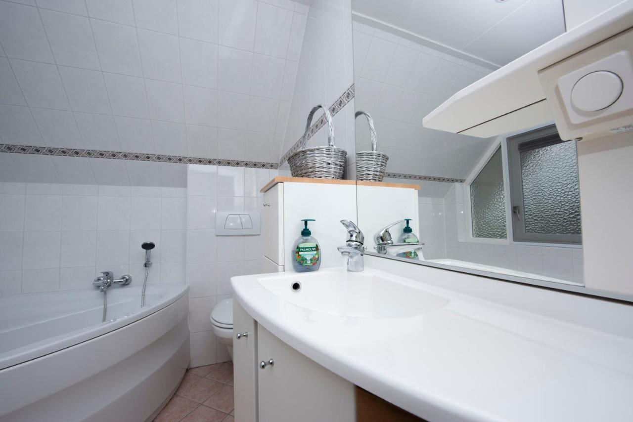 Vakantiehuis Bongel 1, Ter Herne テルヘルネ エクステリア 写真